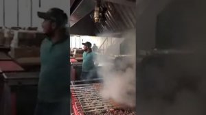 Демонстрация работы островного приточно-вытяжного зонта с гидрозатвором в ресторане восточной кухни