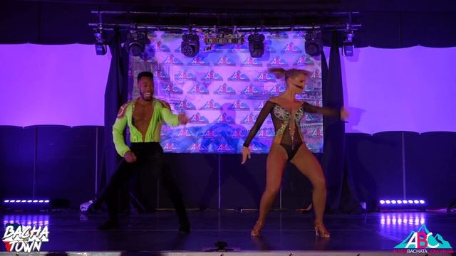 Ronald y Alba / Bachata Show 2022 / Ya te olvide смотреть онлайн