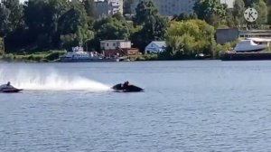 Гонки на воде.
