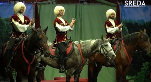 Конный театр «Нарты» покорил каспийского зрителя