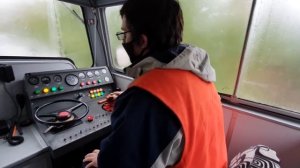 Зачем в поезде нужен руль? Руль машиниста.