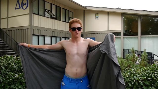 How to Tie a Toga | 4 EASY STEPS смотреть онлайн