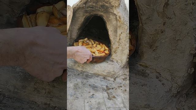 Asado antiguo hecho en horno de BARRO Y PAJA a fuego