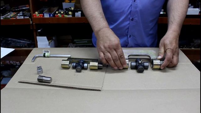 Использование съемника для снятия и установки крестовины карданного вала смотреть онлайн