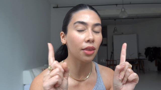 pints, presents + dancing on my own! (independent gurl nyc vlog) смотреть онлайн