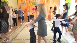 Трогательный танец Мамочек и Сыновей Выпускной бал 2018 детсад 2 Калинка группа Полянка