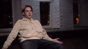 Дудь пытается взять интервью у Тимы Белорусских