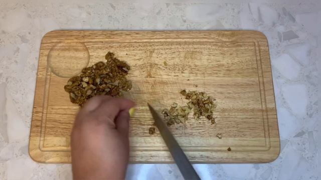 САЛАТ С ГОВЯДИНОЙ И МАРИНОВАННЫМИ ШАМПИНЬОНАМИ/SALAD WITH BEEF AND MARINATED CHAMPIGNONS