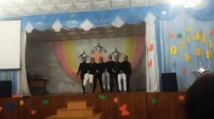 Черно-белый танец ног