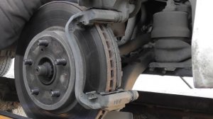 Замена передних тормозных колодок Тойота Альфард