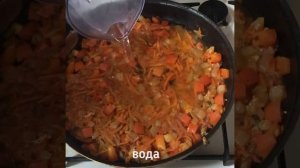 Курица с рисом и овощами по-каталонски.