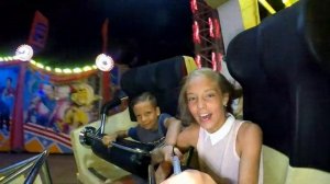 Маша и Илья катаются на аттракционе Меджик в ЛунаПарке! Одесса Парк Шевченко влог