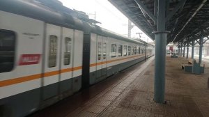 Электропоезда ЭП2Д-0004 и ЭП2ДМ-0220 на станции МЦД Новогиреево. Первый день весны