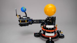 LEGO Technic 42179 Planet Earth and Moon in Orbit detailed building review