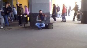 Уличный скрипач
