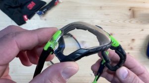 Защитные очки Milwaukee Premium vs 3M Solus 1000