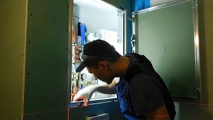 Установка люка невидимки под плитку