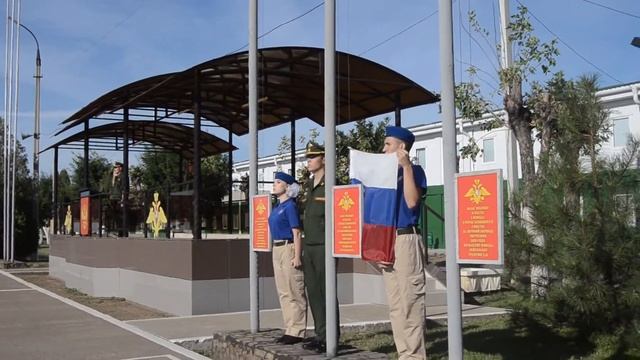 Юнармейцы подняли Государственный флаг России смотреть онлайн