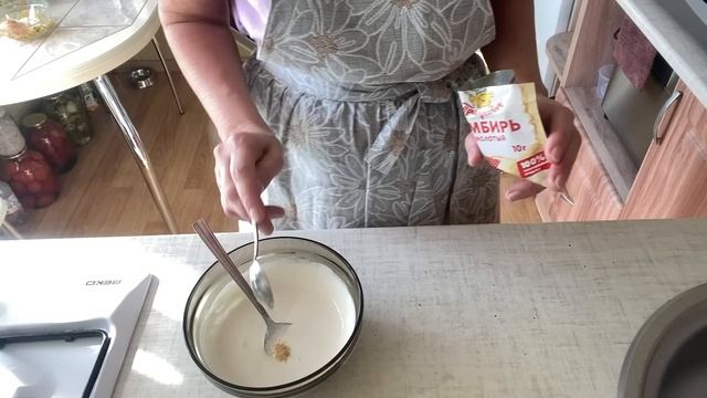 Так вкусно можно приготовить любую печень. Печень в соусе, легкий салат и макароны на обед.