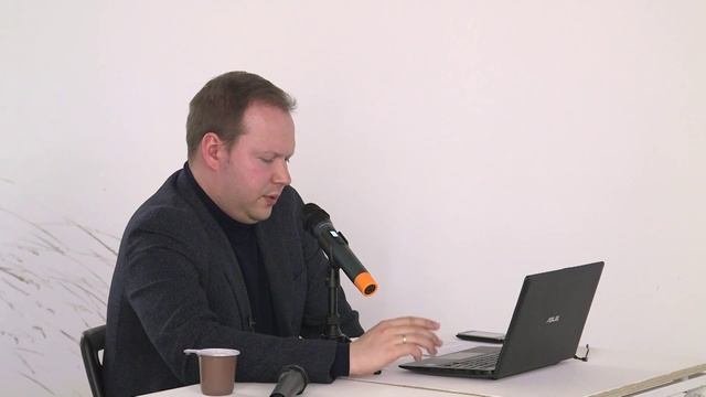 Александр Котломанов «Альтернативные памятники.Феномен контр-монумента в современной скульптуре»