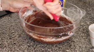 Шоколадный торт со сгущёнкой!!! Очень вкусно и супер быстро.