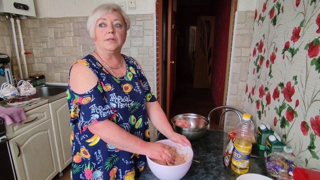 Жарю свино-говяжие котлеты ? смотреть онлайн