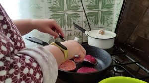 Драники со свеклой. Получилось очень вкусно.???