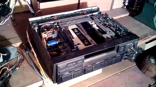 раритет из 90х, чумовой авто магнитофон и музыка ( подскажите что за группа играет ) смотреть онлайн