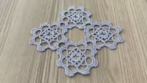 Очень простой, ажурный мотив крючком