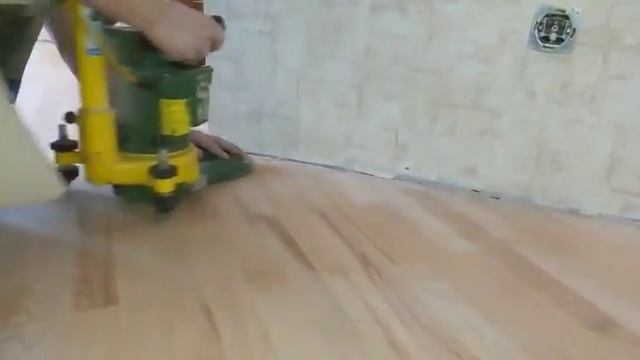 Шлифовка паркета по периметру Флиппом смотреть онлайн
