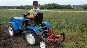 Минитрактор- переломка 4×4.Прополка огорода.