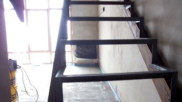 Лестница прямая на швеллере