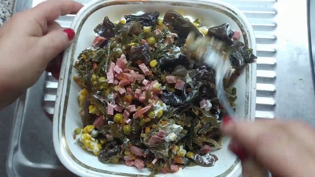 Салат на новый год с овощами и колбасой! Вкусно, быстро и просто!