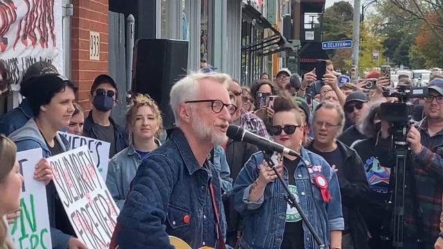 Billy Bragg Power in a Union Starbucks Buffalo 10/12/22 смотреть онлайн