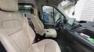 Ford Transit с сиденьями от Range Rover