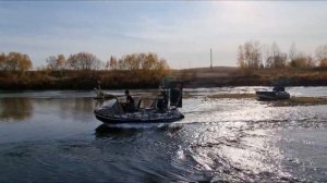 Красота неописуемая! Осенью на аэролодке по горной речке.