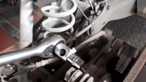 Разборка задних тормозов Renault Fluence