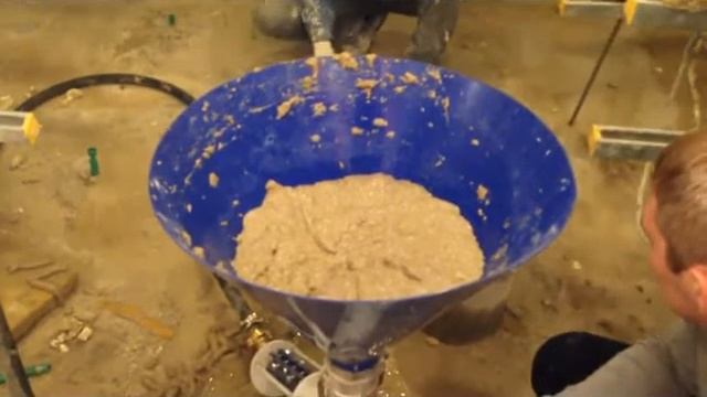 Работа шнекового насоса УВН-3Н (аналог БМП-6) по инъектированию бентонитового раствора под плиту смотреть онлайн