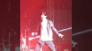 Кирилл бледный насилует микрофон