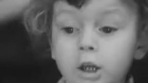 Малыш читает стих Рождественского