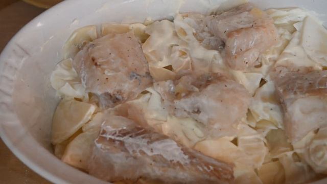 Вкусная рыба, запеченная с картофелем под сыром смотреть онлайн