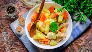 Тушеная картошка с куриным филе