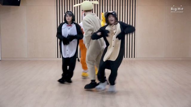 TXT (투모로우바이투게더) ‘Cat & Dog’ Dance Practice (Animal ver.)