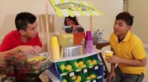 Emma Pretend Play Selling Lemonade Stand