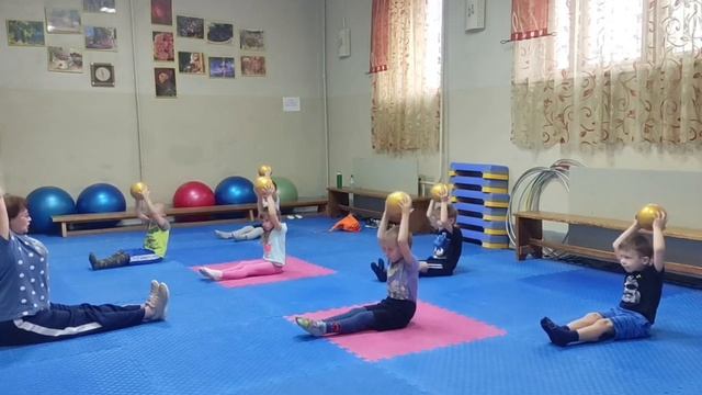 Занятие с 5-летками в секции "Оздоровительная гимнастика", педагог Глушенко Елена Анатольевна.