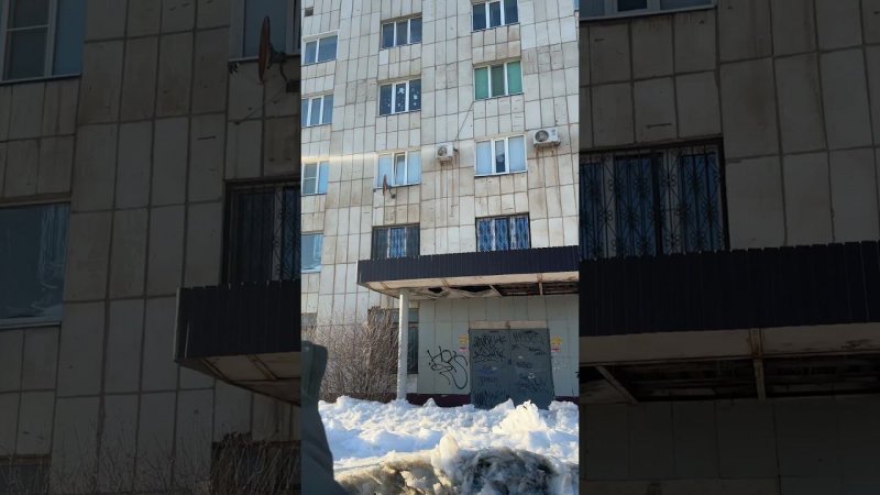 Когда приехал устанавливать двери в старое общежитие