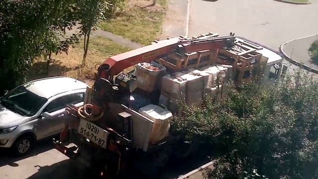 Грузовики завозят новые лифты в мой дом смотреть онлайн