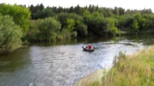 Маленький моторчик, на маленькой лодке, по маленькой речке.