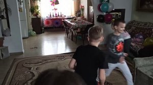 Игры на день рождения для детей с крышечками