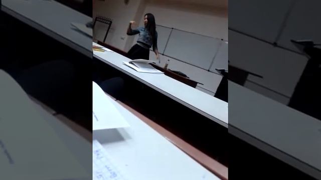 Скрытая камера девушка танцует!!! смотреть онлайн